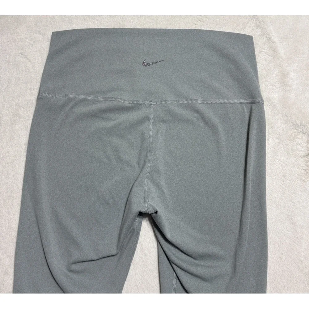 Nike Yoga Womens Size Large 7/8 Compression Leggings Light Green